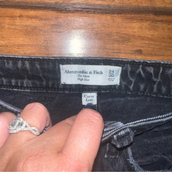 Abercrombie & Fitch Black Curve Love The Mom High Rise Jeans 00 - Picture 2 of 3